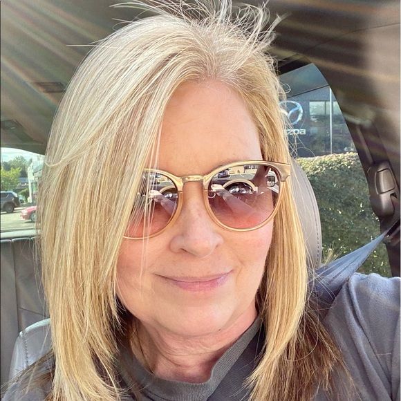 Meet your Posher, Christine - Picture 2 of 7